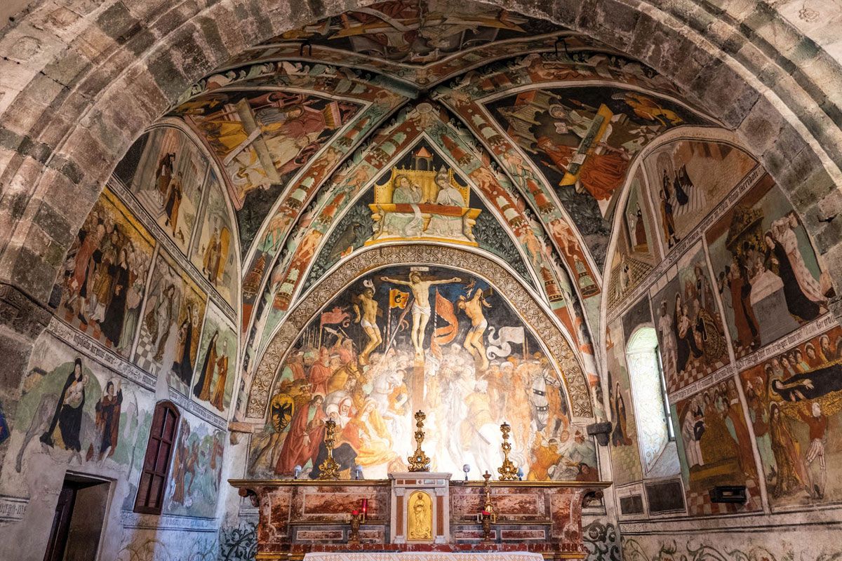 Parrocchiale di Elva e affreschi di Hans Clemer
