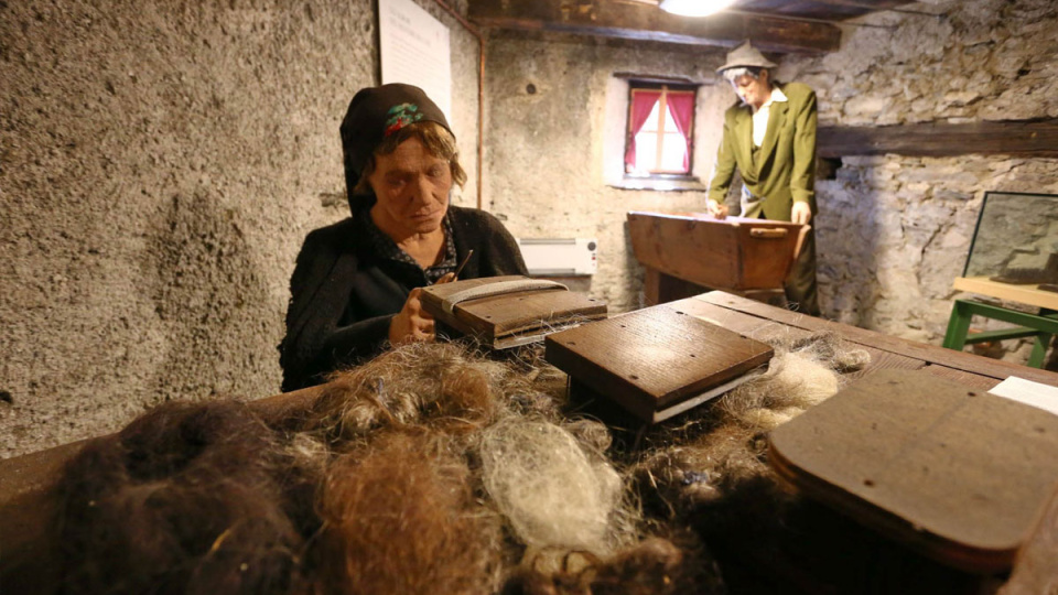 I capelli di Elva a Parigi: la storia (vera) dei Pelassiers